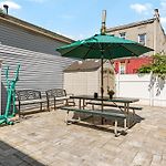 Elegant 2 Bedroom Suite W Modern Amenities