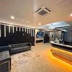 Liv Hotel Bronx