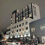 Liv Hotel Bronx