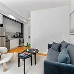 Luxe Studio W Juliet Balcony In Upper East