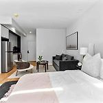 Luxe Studio W Juliet Balcony In Upper East