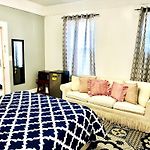 3 Bedrooms Apt 2 Stops To Manhattan !