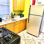 3 Bedrooms Apt 2 Stops To Manhattan !