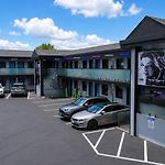 Hotel Opus Bronx Near Bay Plaza Mall