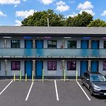 Hotel Opus Bronx Near Bay Plaza Mall