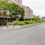 Lic 1Br W Wd Elevator Doorman Nr E River Nyc-764
