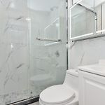 The New York Minute Apt -3 Bedrooms -Sleeps 13
