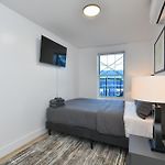 The New York Minute Apt -3 Bedrooms -Sleeps 13