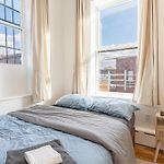 Modern 2Br Near Laguardia & Subways