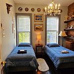 Rooms In A Luxurious Colonial Townhouse