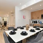 Designer Seaport Apartment - Sleeps 14