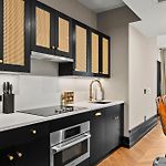 Freeman 301 By Rove Travel - Studio With Shared Amenities