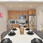 Designer Seaport Apartment - Sleeps 14