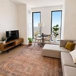 Luxury 1Bd The Axel Full Service Building