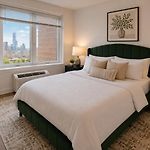 Midtown East Waterfront Stay
