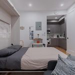 Newly Renovated Studio Near Train