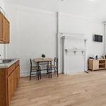 Bright Uptown Manhattan Studio Near Subway&Dining