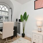 Chic 2Br Steps To Central Park