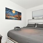 Elegant 2 Bedroom Retreat Near Central Park