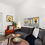Sleek 2Br Apt In Times Square