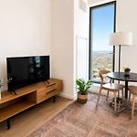 Luxury 1Bd The Axel Full Service Building