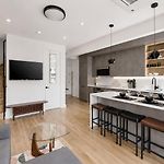 Spacious And Renovated 2Bd Near Train With Balcony