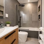 Stylish 1Bd With Balcony&Washer Near Train
