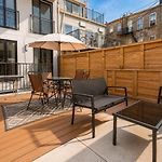 Modern And Stylish 1Bd Duplex And Backyard