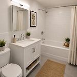 Midtown East Waterfront Stay