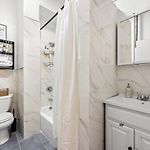 Sleek 2Br Apt In Times Square