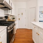 Stylish Apartment In Park Slope Near Train