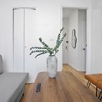 2 Bedroom Quite & Cozy Unit Next To Central Park