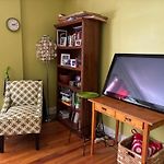 Tranquil One Bedroom In Beautiful North Riverdale