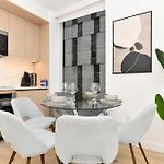 Luxury Apartments In Downtown Manhattan Skyline Views