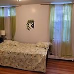 Entire 1 Bedroom In Forest Hills