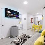 2 Bedroom Cozy Unit In Central Location
