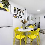 2 Bedroom Cozy Unit In Central Location
