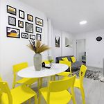 2 Bedroom Cozy Unit In Central Location