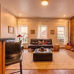 Gorgeous Two Bedroom Flat In Manhattan