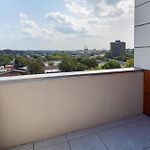 Holiday Inn Express & Suites Woodside Laguardia Airport