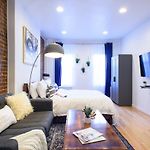 83-3W Ues Central Park Newly Furnished Xl Studio
