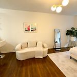 Cozy Cute Studio Apt In Midtown East Manhattan Elevator Laundry Steps To Subway