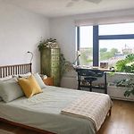 Bright & Stylish Bronx Retreat Near Manhattan