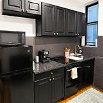 Elegant Upper East Side Studio Retreat Near Central Park And The Met