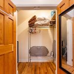 Spacious 1-Bedroom Retreat In Harlem