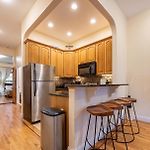 Spacious 1-Bedroom Retreat In Harlem