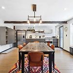 Lenox Garden Fully-Furnished 1Br In Harlem With Outdoor Space