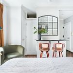 234 Mott-9 Prime Soho Cozy New Studio Wd In-Unit