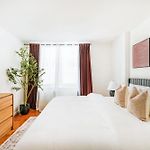 43-4D Newly Furnished 2Br Full Service 24H Doorman Laundry Gym