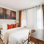 22-3B Sleek Modern 1Br Gramercy